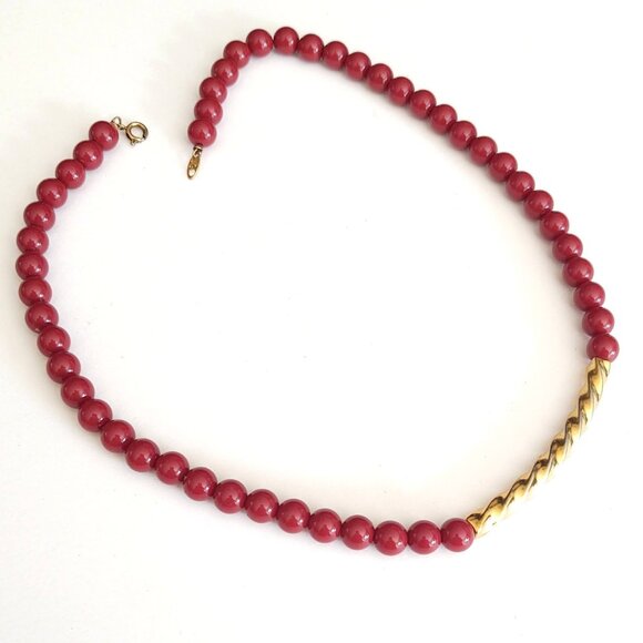 Vintage Trifari rusty red beaded necklace with twisted gold curved center bar - Picture 13 of 13